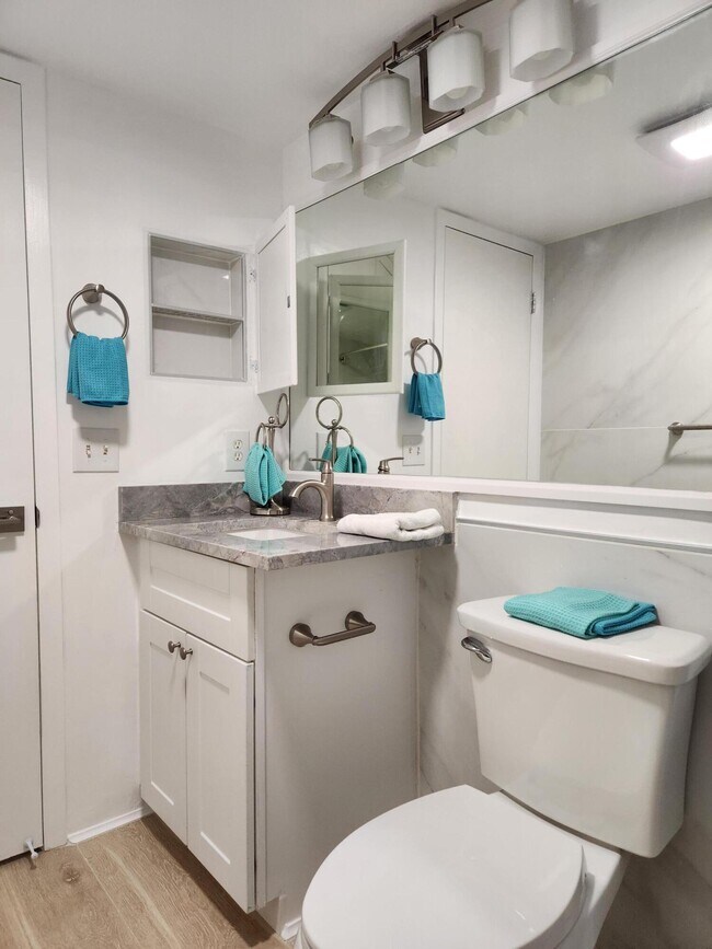 Building Photo - 106 Suffolk C