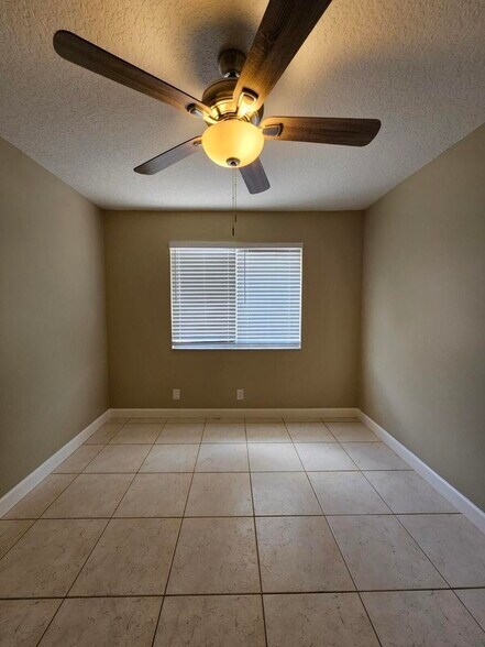 Building Photo - 4876 Orleans Ct
