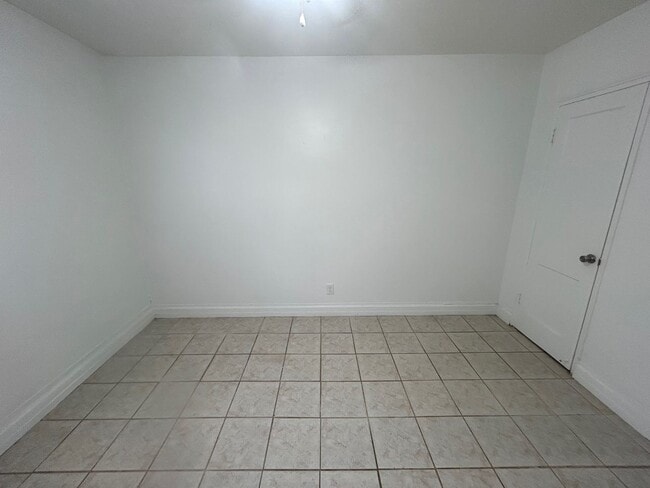 Building Photo - 403 Waccamaw Ave