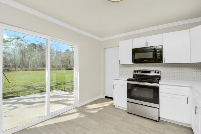 Building Photo - 25409 Pebble Dr