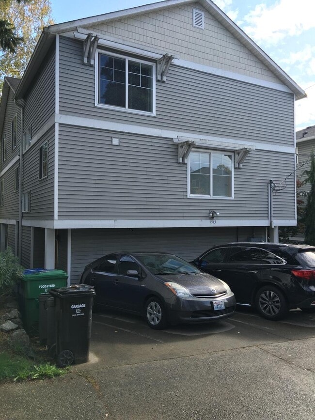 Building Photo - 7543 11th Ave NE #B