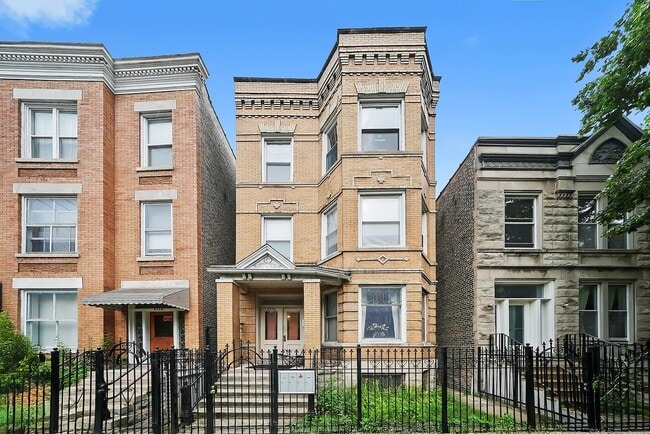 Primary Photo - 2736 W Evergreen Ave