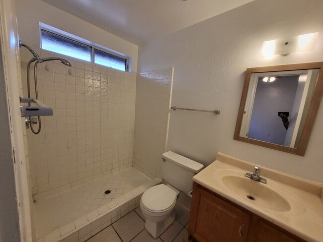 Building Photo - 1ST MONTH RENT FREE!!! GREAT SINGLE LEVEL ...