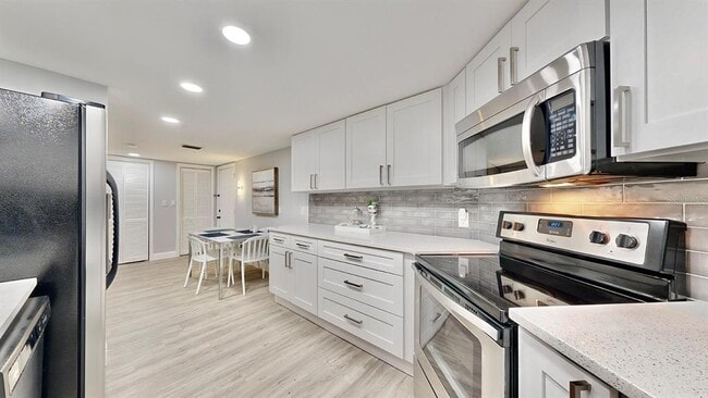 Building Photo - 14820 Rue De Bayonne