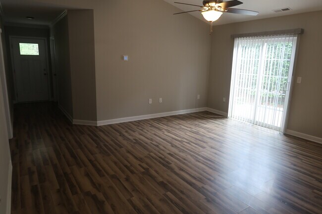 Building Photo - 210 Orch Pk Ln