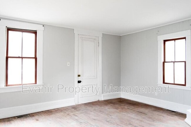 Building Photo - 126 N Walnut St