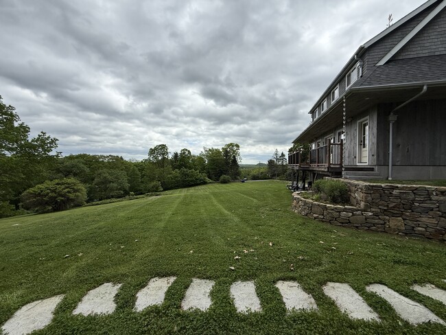Building Photo - 120 Looking Glass Hill Rd