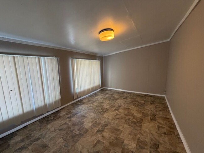 Building Photo - Lovely 2 Bedroom / 1 Bath for Rent - Section 8 Welcome