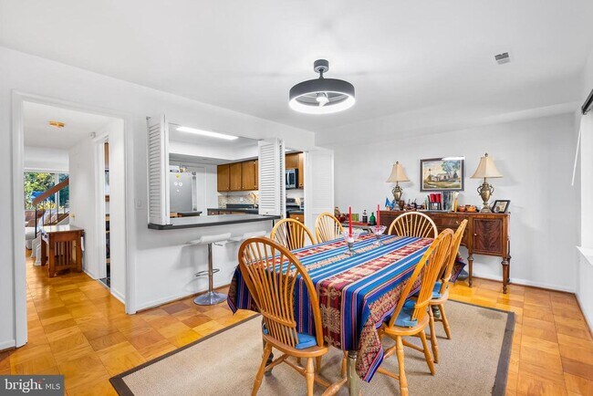 Building Photo - 110 Cross Keys Rd