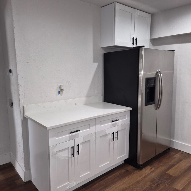 Building Photo - 5311 NE 10th Ave