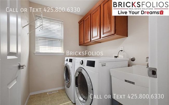 Building Photo - Welcoming Home in Bothell, Ideal for Relax...