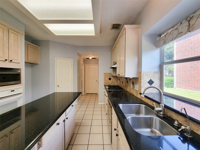 Building Photo - 6410 Coley Park