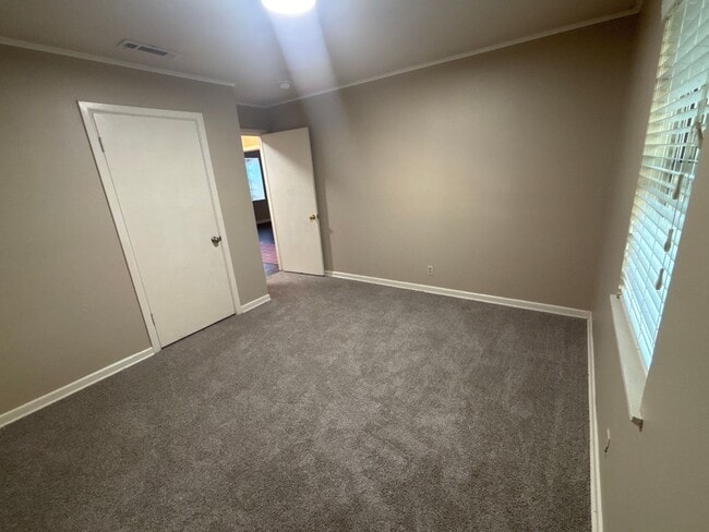 Building Photo - 204 Ridgecrest Dr