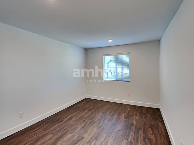 Building Photo - 8957 Tiger Tooth Ave