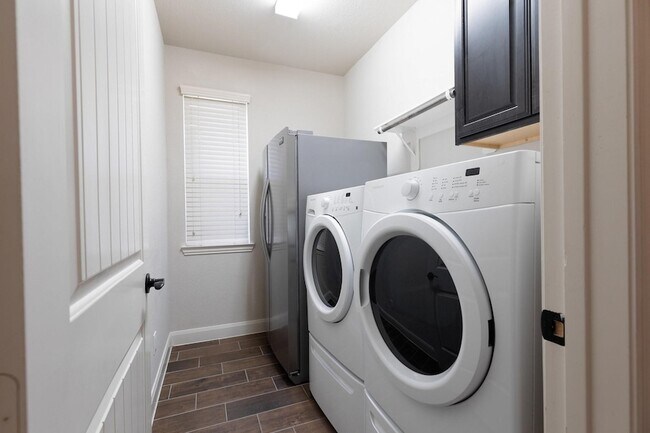 Building Photo - 28006 Laurel Garden Ln