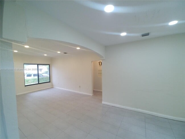 Building Photo - 940 NW 47th St
