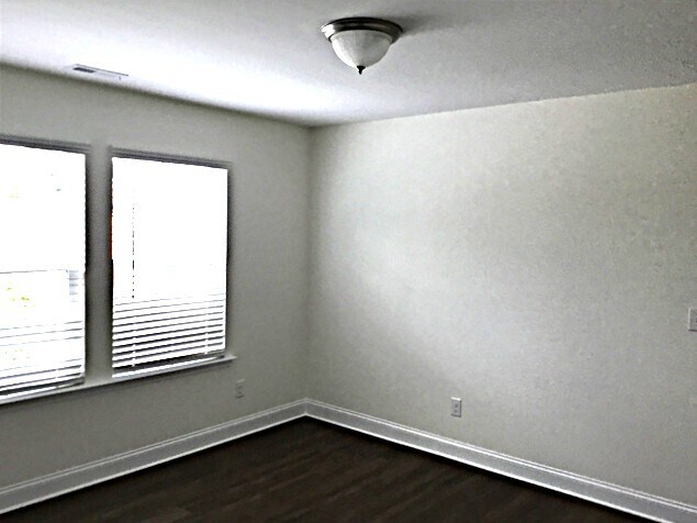 Building Photo - 4942 Trayton Ave