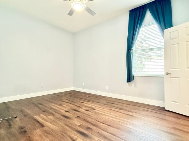 Building Photo - Executive 4bedrooms/3baths Dream pool-home...