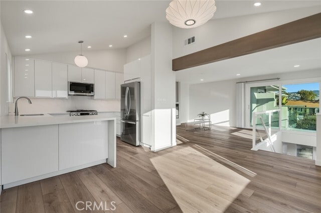 Building Photo - 372 Locust St