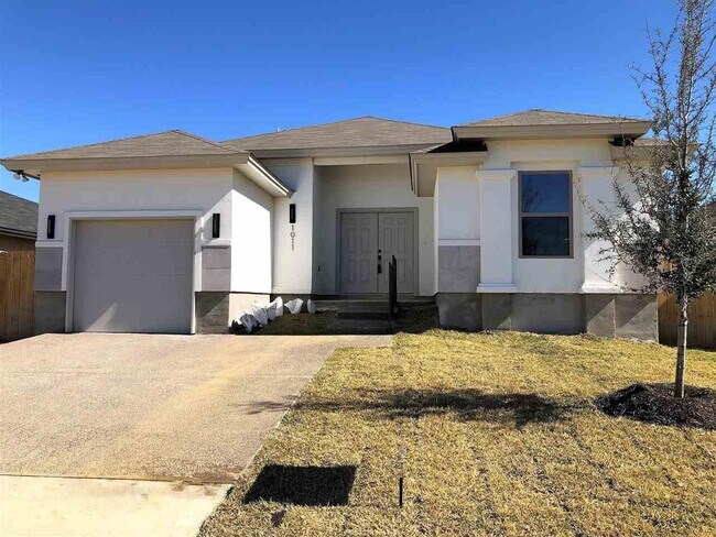 Primary Photo - 1011 La Muralla St