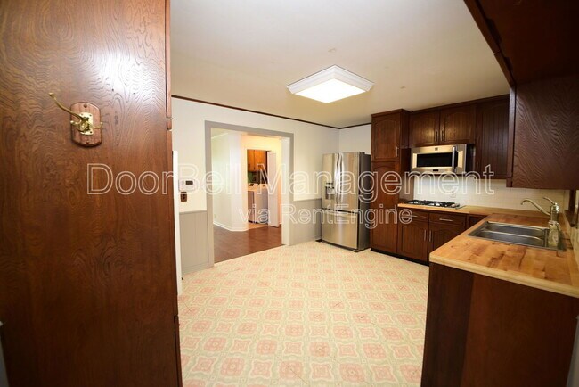 Building Photo - 2418 S Quebec Ave