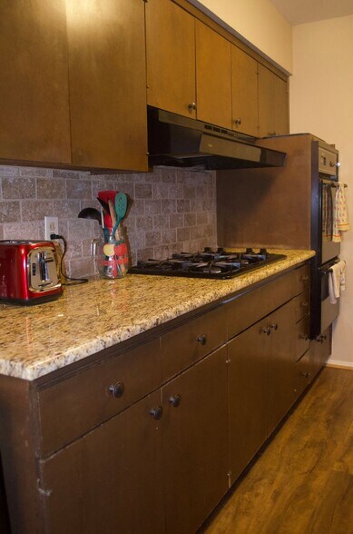 Building Photo - AUGUST PRE-LEASE!  Spacious 4 Bedroom 2 Bathroom Home CLOSE TO CAMPUS