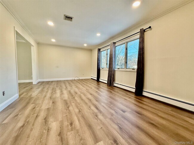 Building Photo - 33 Pilgrim Dr