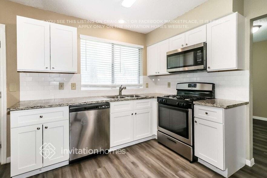 Building Photo - 16011 Sweetwater Creek Dr