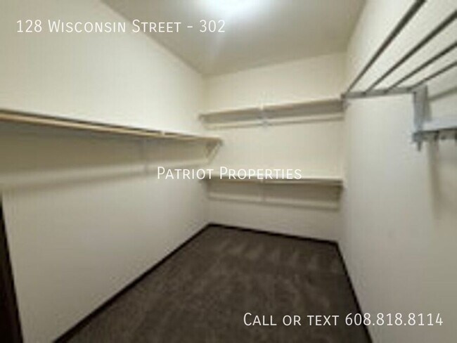 Building Photo - 128 Wisconsin St