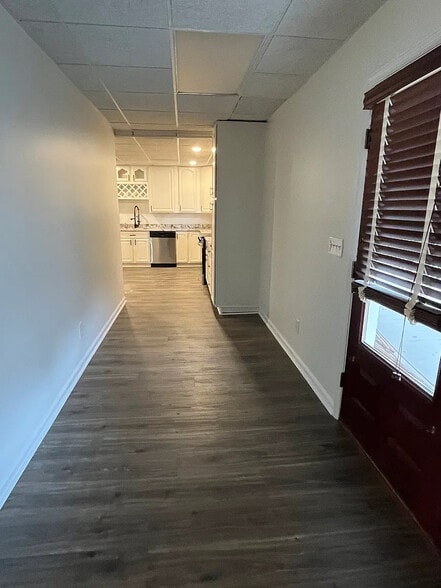 Building Photo - Room in Apartment on Little Mill Rd