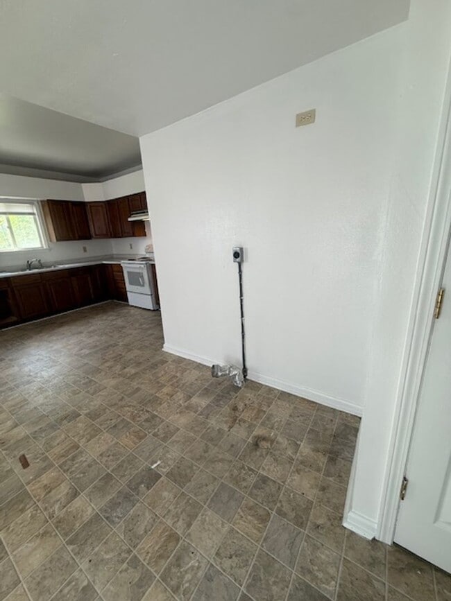 Building Photo - 3 Bedroom / 2 Bathroom House in Peoria