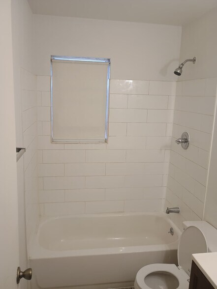 Building Photo - 37 Reservoir Ave