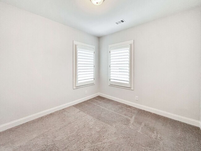 Building Photo - Beautiful 3 BR Townhome in Woodstock!