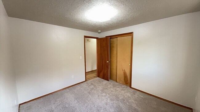 Building Photo - 3 Bedroom 1.5 Bath Home Fenced Yard, Shed & Garage