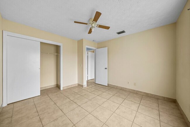Building Photo - 7750 Betty Louise Dr