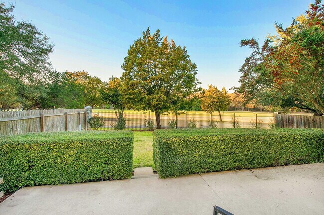 Building Photo - 2514 Crenshaw Dr