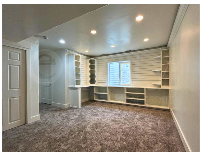 Building Photo - 8045 N Plum Creek Dr