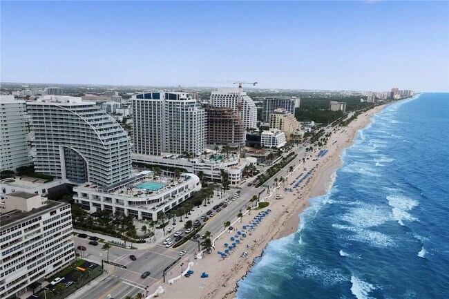 Building Photo - 3101 Bayshore Dr