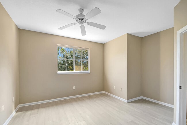 Building Photo - 2030 Alta Meadows Ln