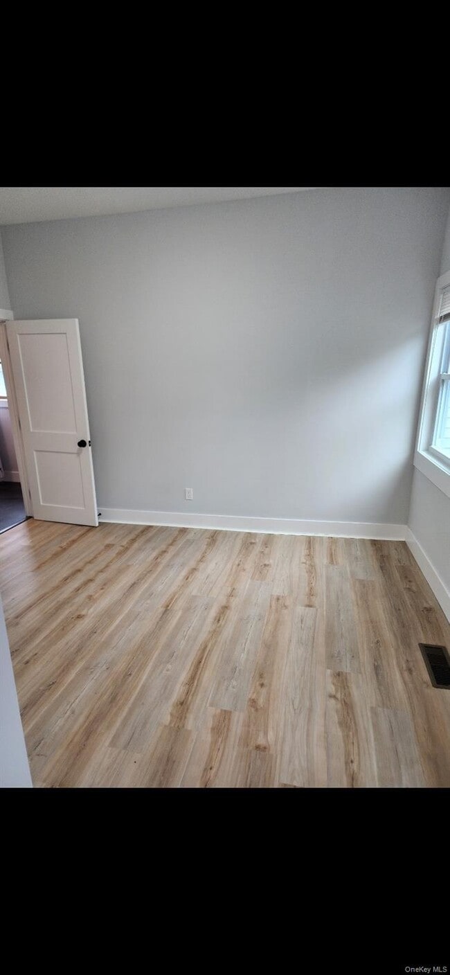 Building Photo - 18 Carman St