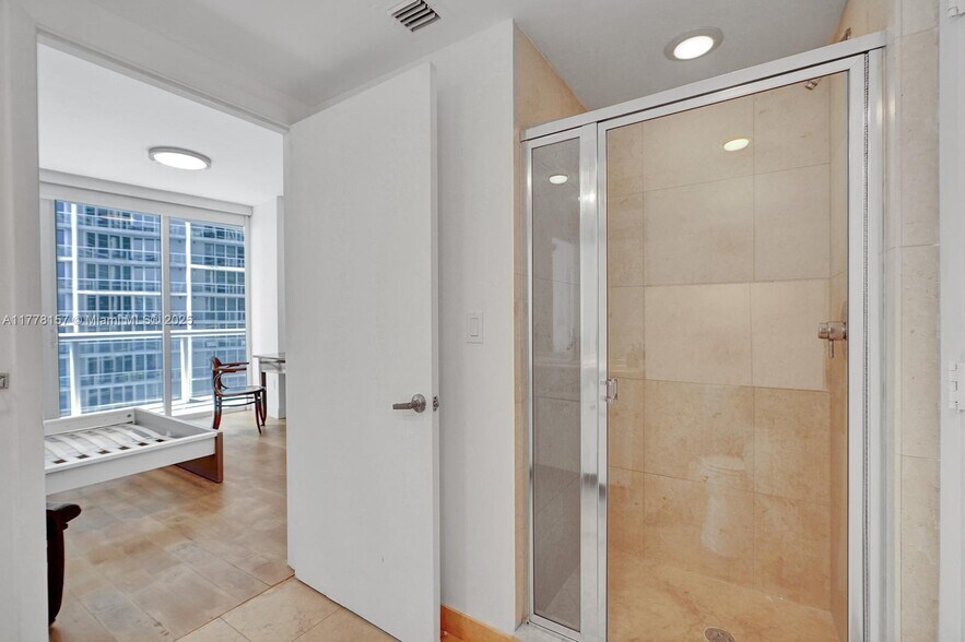 Building Photo - 475 Brickell Ave