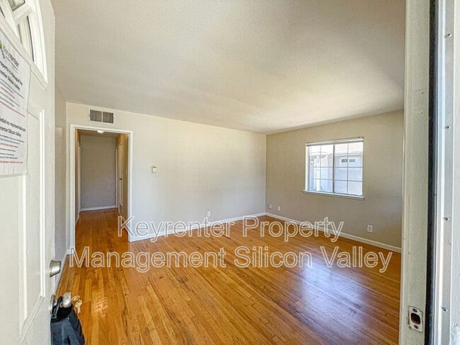 Building Photo - 865 N 15th St