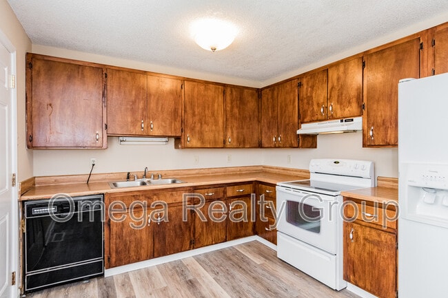 Building Photo - 1031 Oak Blvd