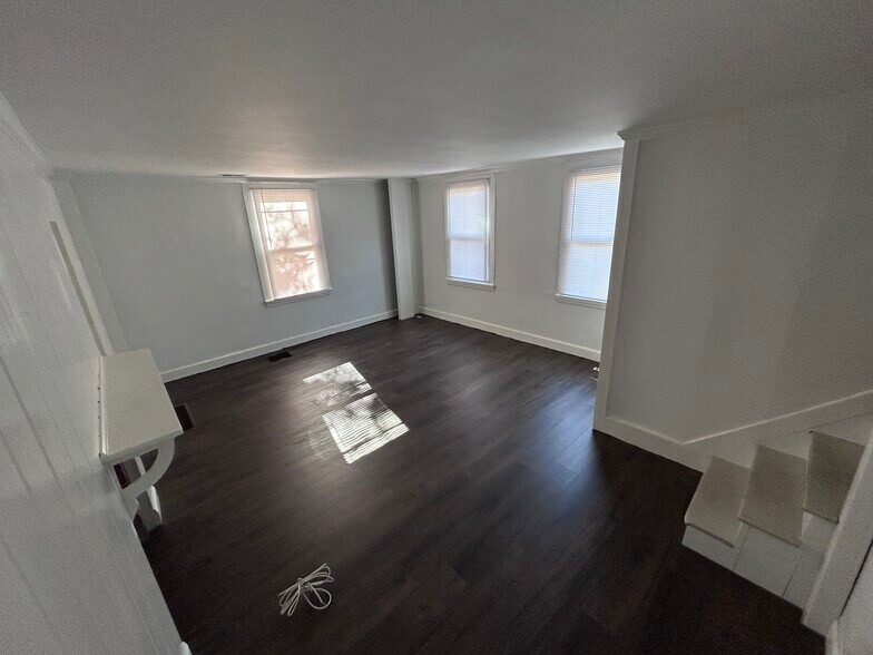 Building Photo - 53 Main St