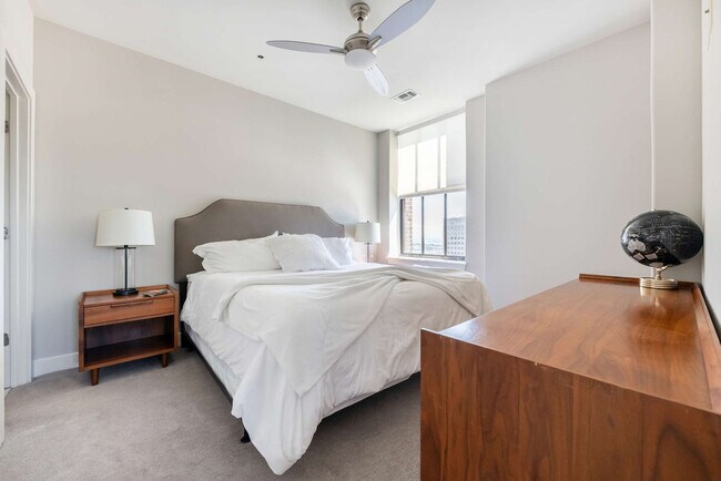 Building Photo - 10 Light St