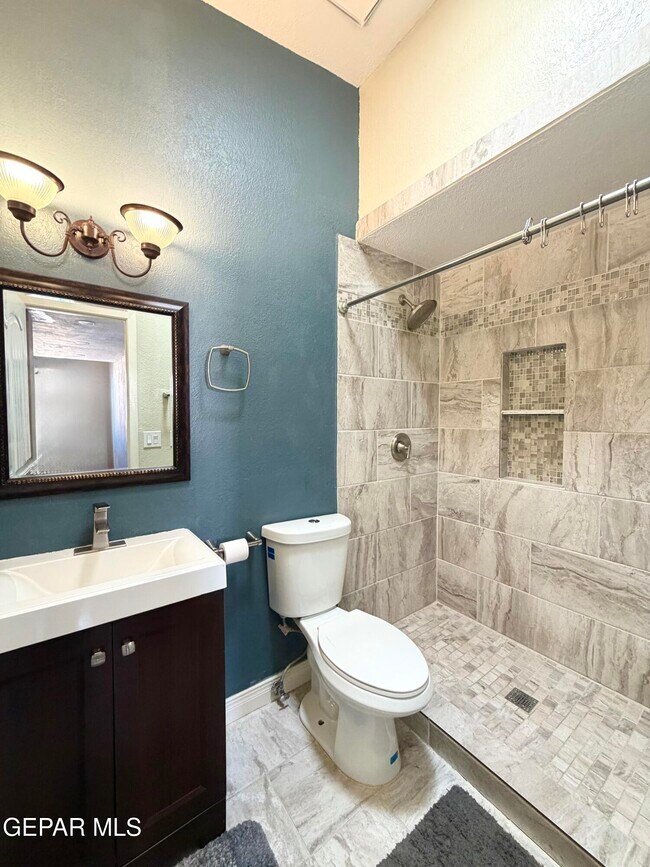 Building Photo - 11105 La Quinta Pl