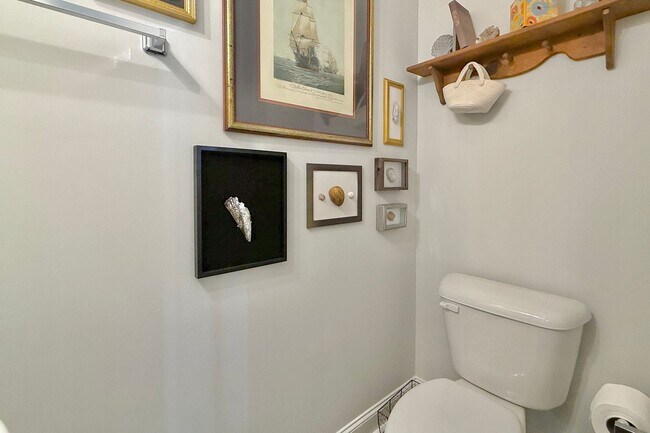 Building Photo - AVAILABLE EARLY MAY 2026! (Pet Friendly)