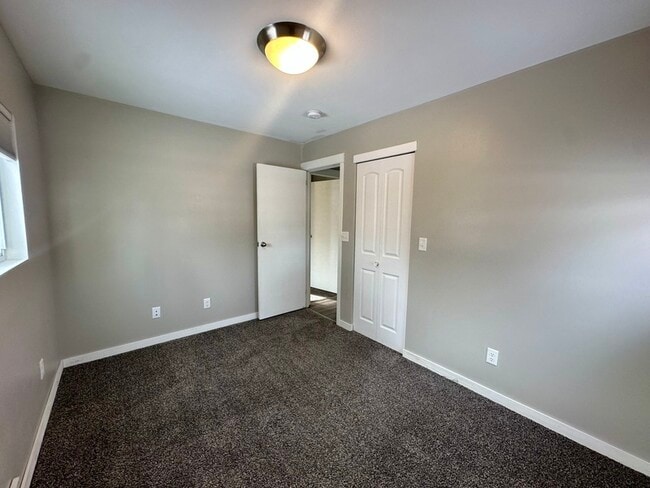 Building Photo - 2418 Wisconsin St SW