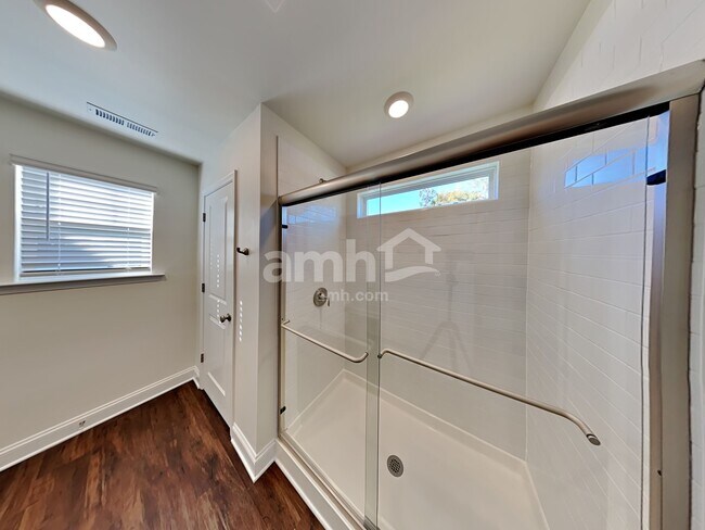 Building Photo - 555 Rivermist Dr