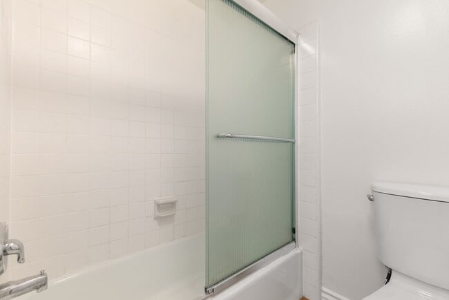 Building Photo - 1115 S Elm Dr